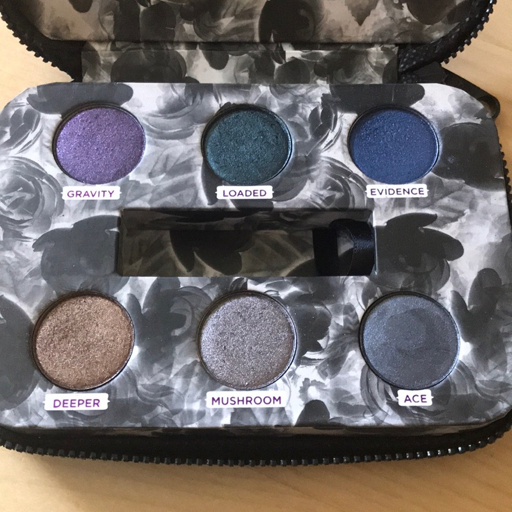 *RARE UD The Dangerous palette